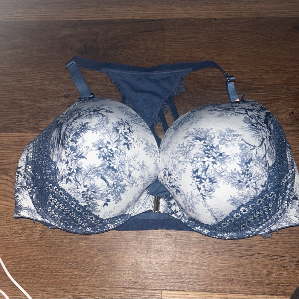 Cacique Blue and White Floral Lace Bra